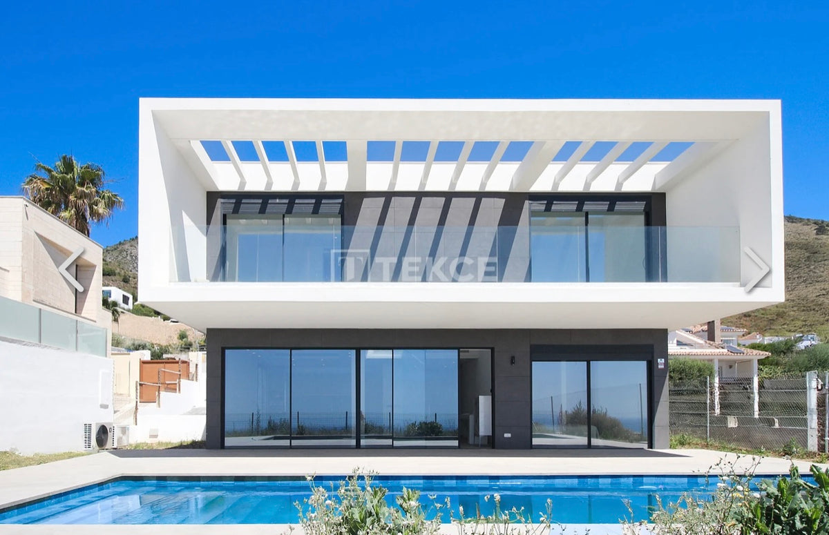 Villa con Vistas al Mar en Benalmádena con Ubicación Prestigiosa